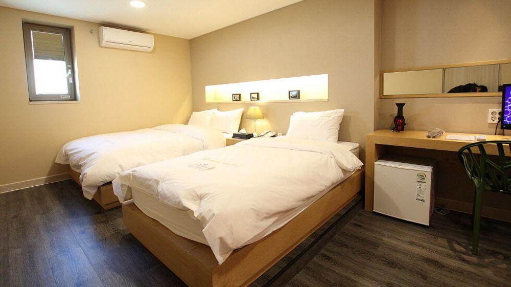 Mini Hotel 141 Kjongdzsu Kültér fotó