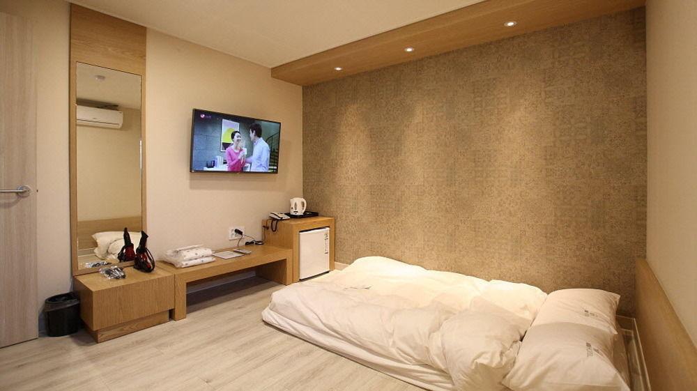 Mini Hotel 141 Kjongdzsu Kültér fotó