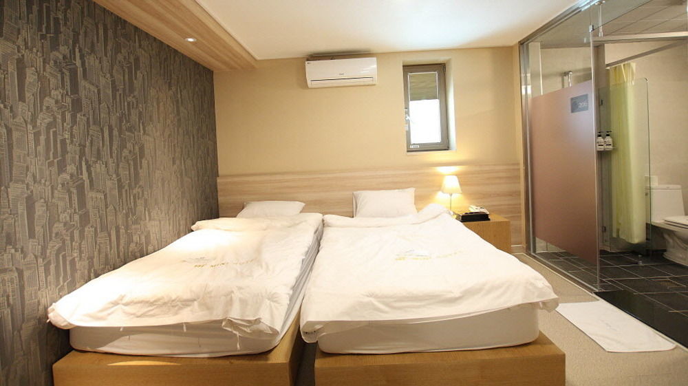 Mini Hotel 141 Kjongdzsu Kültér fotó