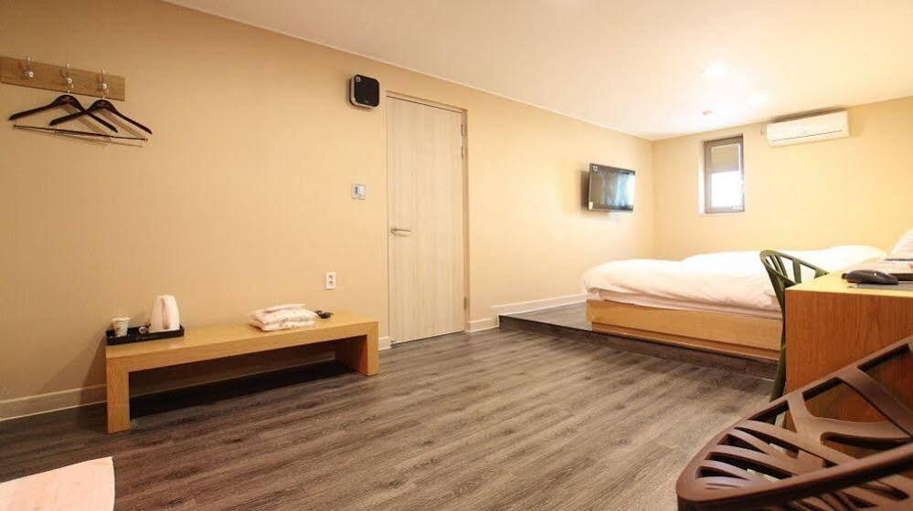 Mini Hotel 141 Kjongdzsu Kültér fotó
