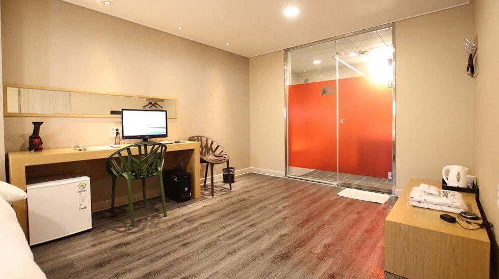 Mini Hotel 141 Kjongdzsu Kültér fotó