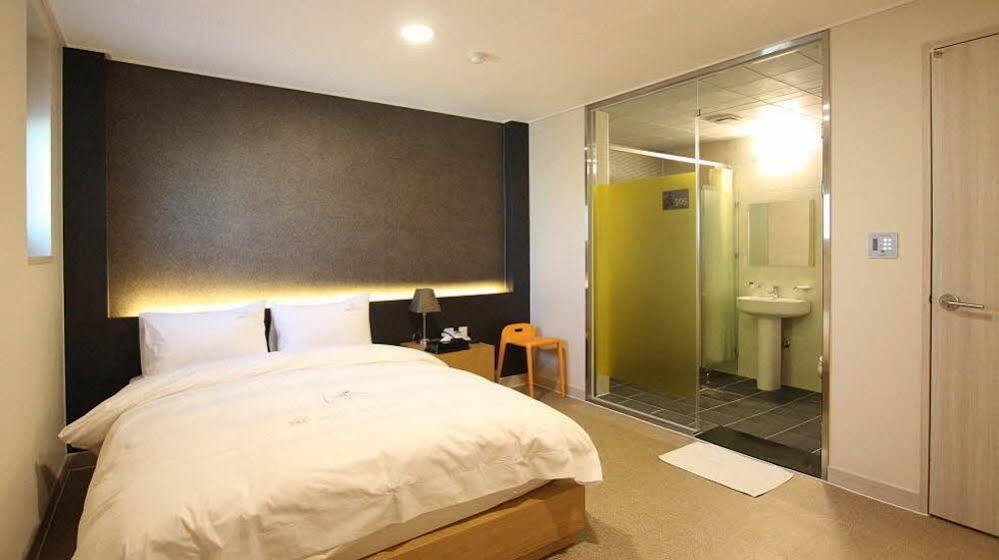 Mini Hotel 141 Kjongdzsu Kültér fotó
