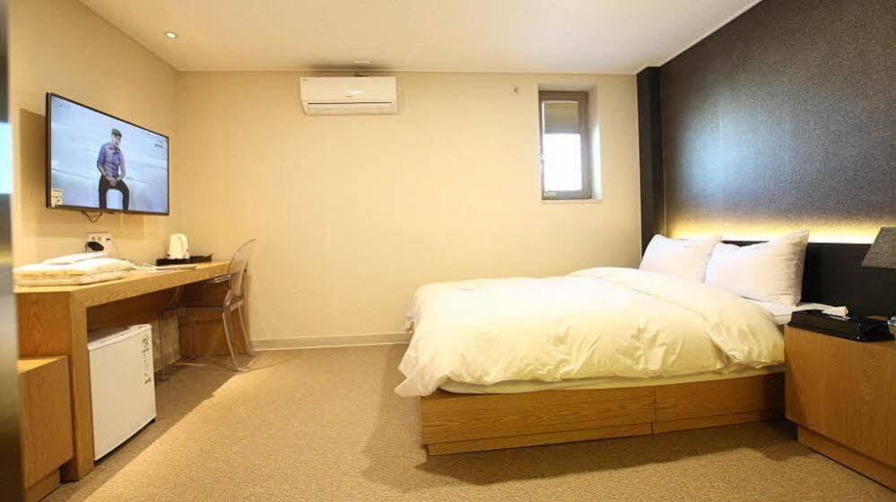 Mini Hotel 141 Kjongdzsu Kültér fotó