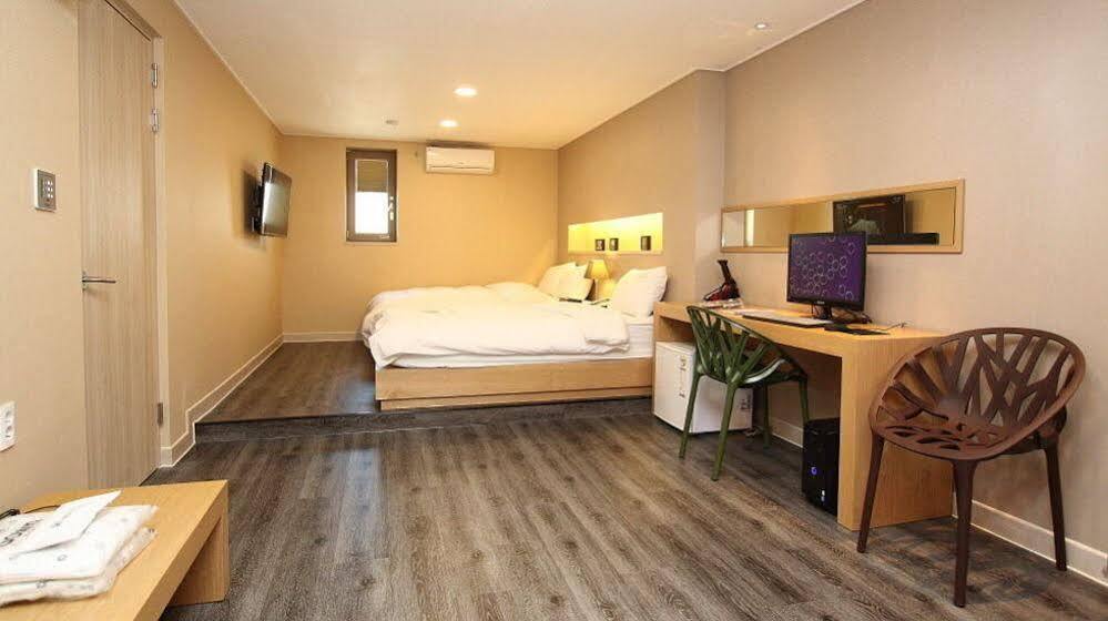 Mini Hotel 141 Kjongdzsu Kültér fotó