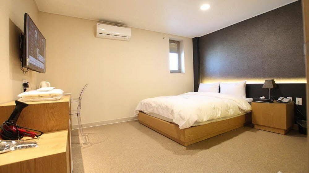 Mini Hotel 141 Kjongdzsu Kültér fotó
